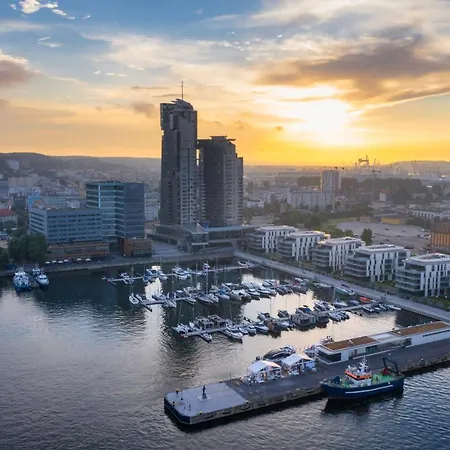 Golden Star***** - Yacht Park * גדינייה
