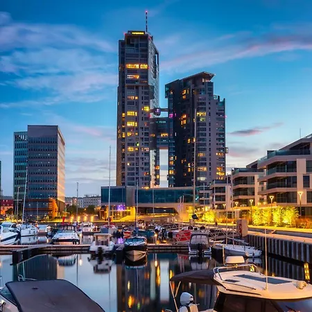 Golden Star***** - Yacht Park アパート